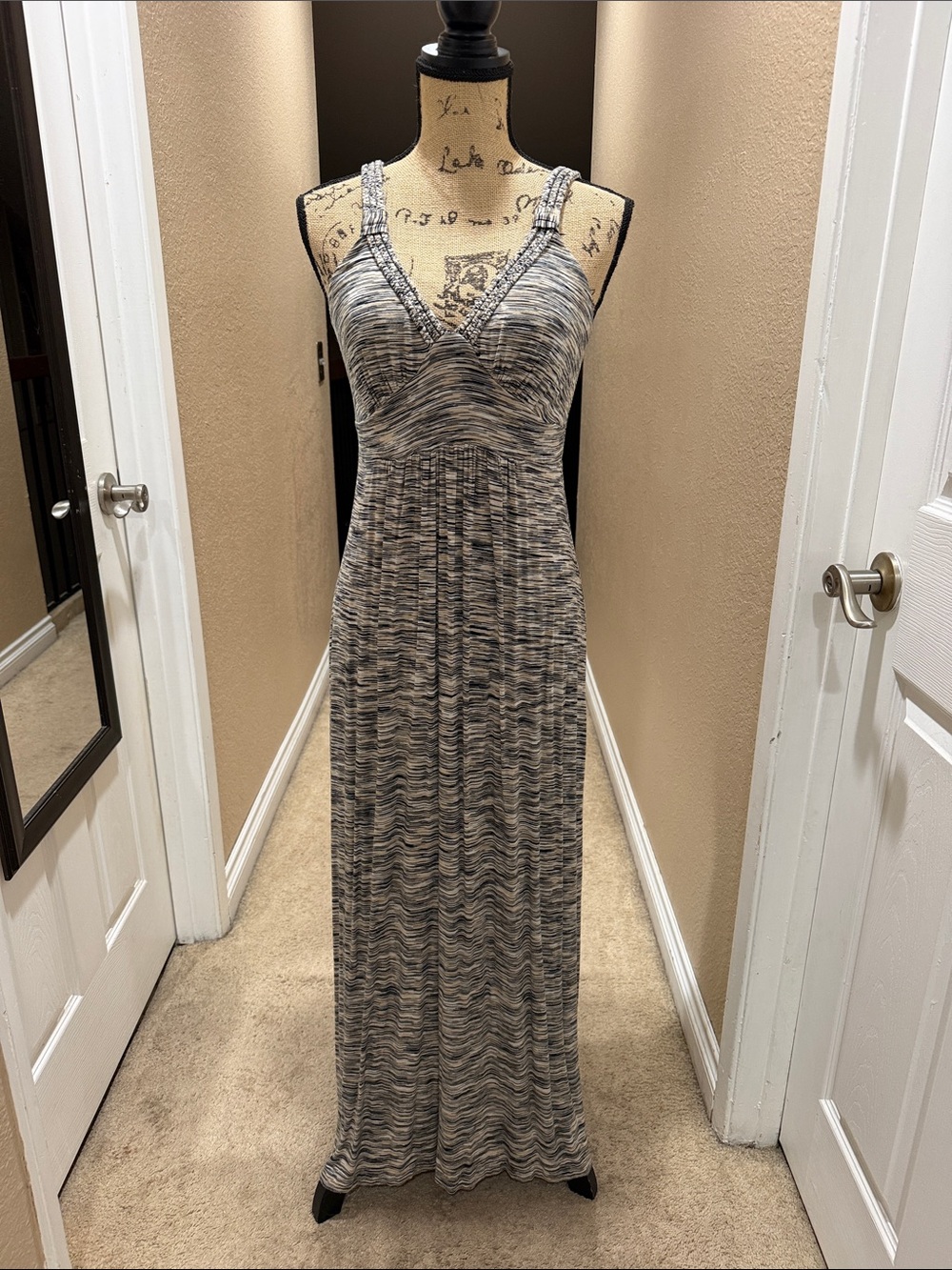 Cable & Gauge Grey Patterned V-Neck Maxi Dress - Picture 3 of 6